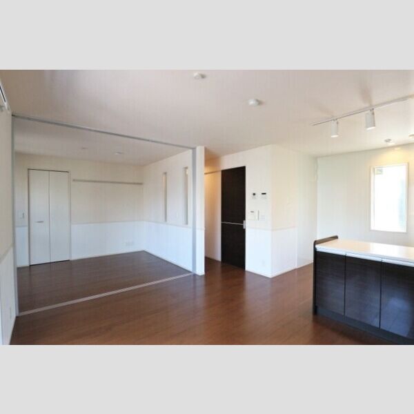 居室・リビング (リビングから洋室)