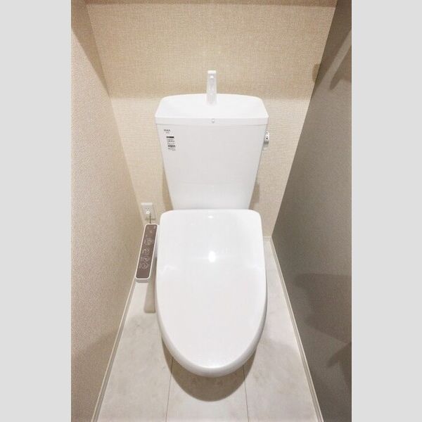 トイレ (温水洗浄暖房便座)