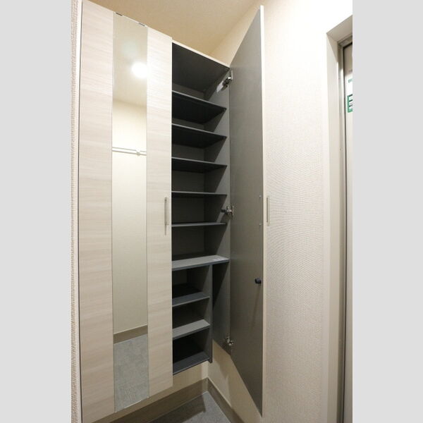 玄関 (シューズボックス)