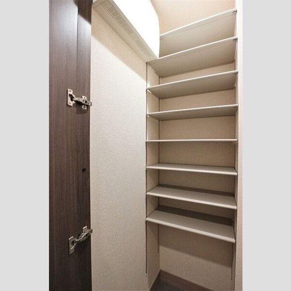 玄関 (シューズクローク)