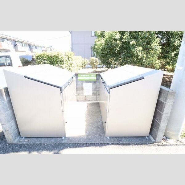 現地周辺 (ゴミストッカー)