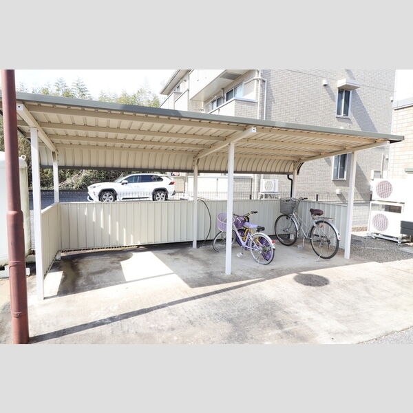 現地周辺 (駐輪場)