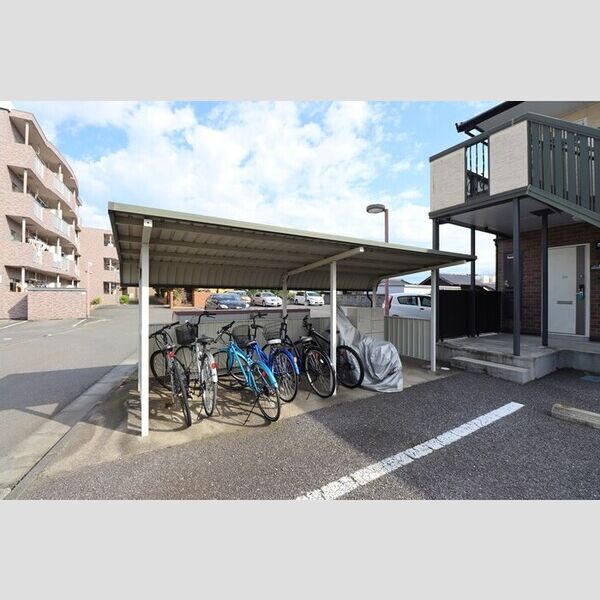 現地周辺 (駐輪場)