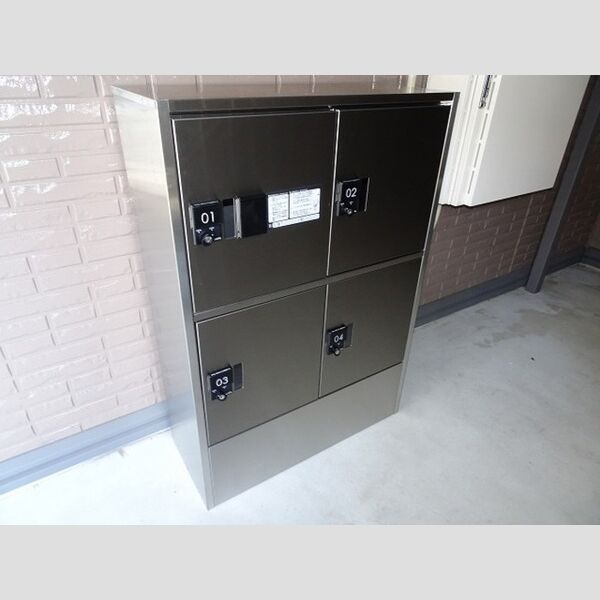 現地周辺 (宅配BOXで不在時の荷物の受け取りも楽々♪)