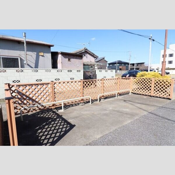 現地周辺 (駐輪場)