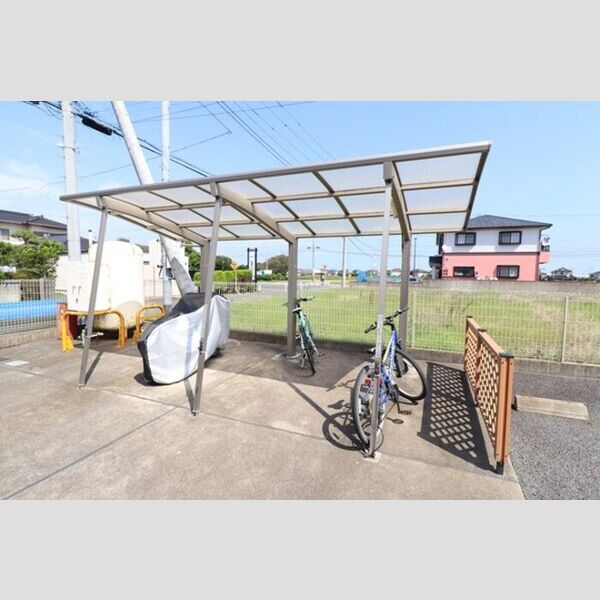 現地周辺 (駐輪場)