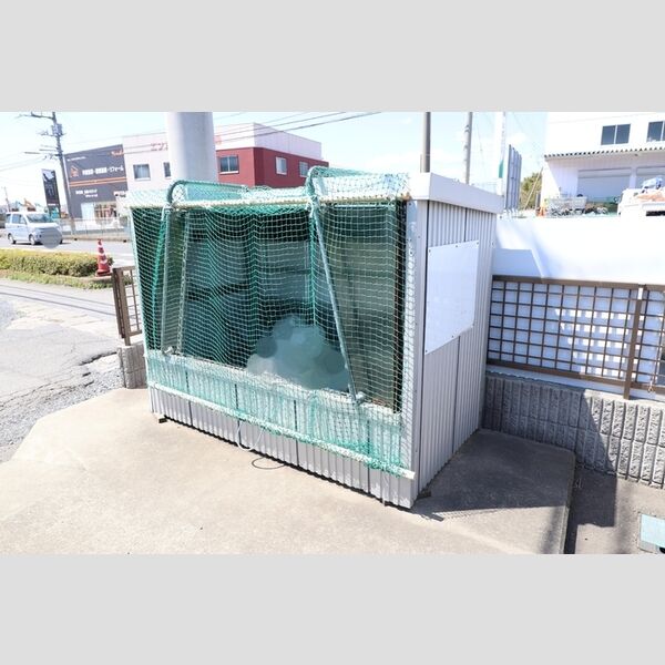 現地周辺 (ゴミ集積所)