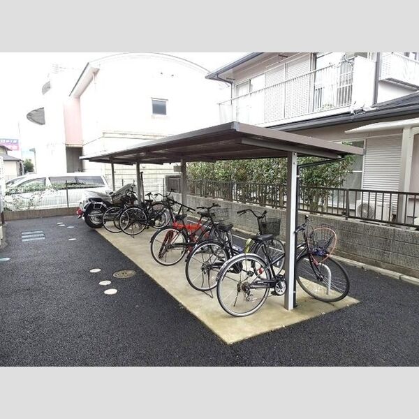 現地周辺 (駐輪場)