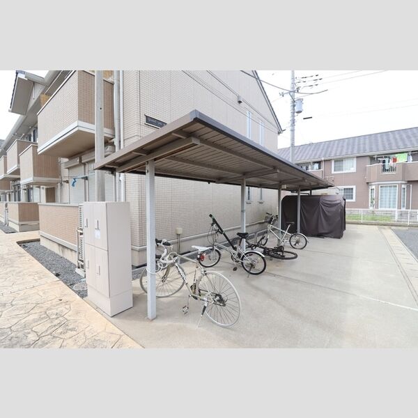 現地周辺 (駐輪場)