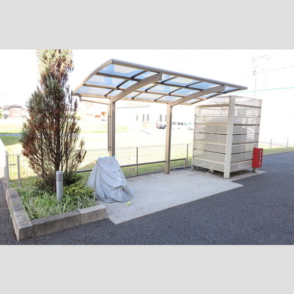 現地周辺 (駐輪場)