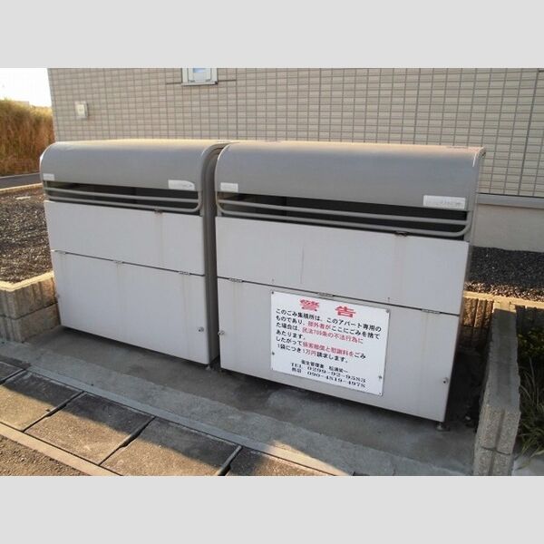 現地周辺 (ゴミストッカー)