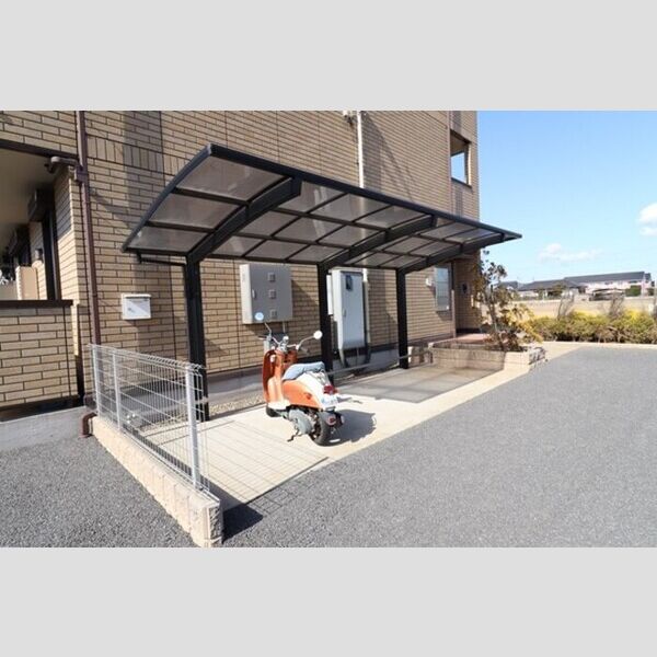 現地周辺 (駐輪場)