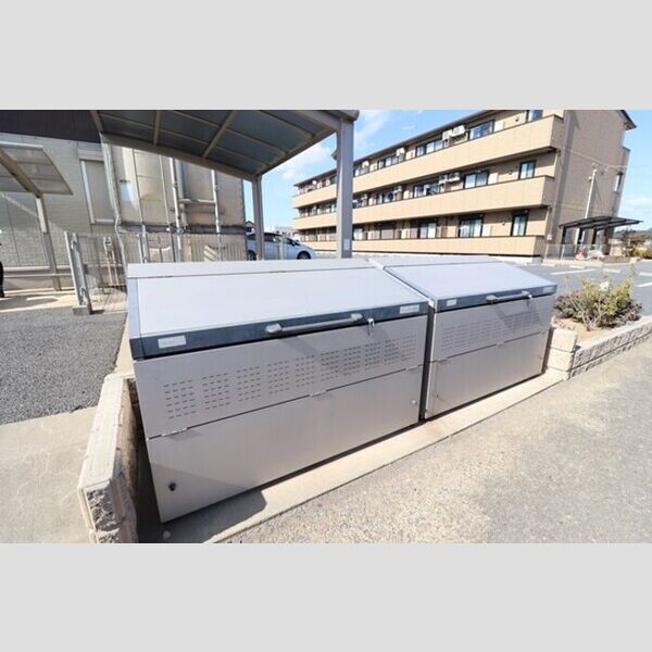 現地周辺 (ゴミストッカー)