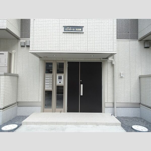 エントランス (エントランス)