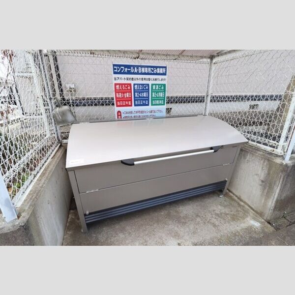 現地周辺 (ゴミストッカー)