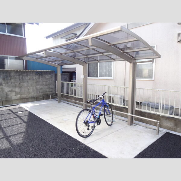 現地周辺 (駐輪場)