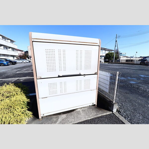 現地周辺 (ゴミストッカー)