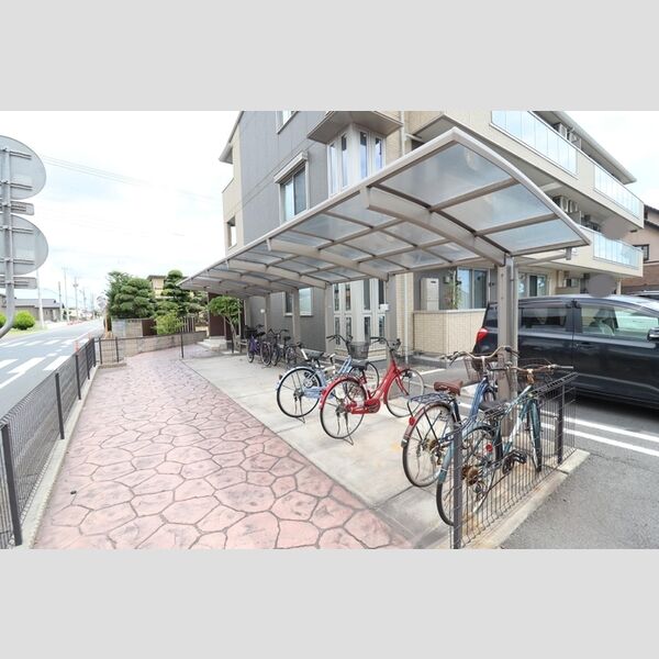 現地周辺 (駐輪場)