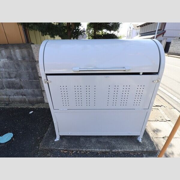 現地周辺 (ゴミストッカー)