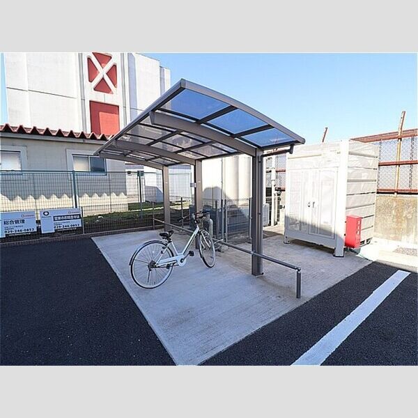 現地周辺 (駐輪場)