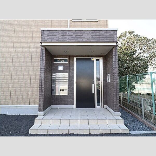 エントランス (エントランスはオートロック付です)