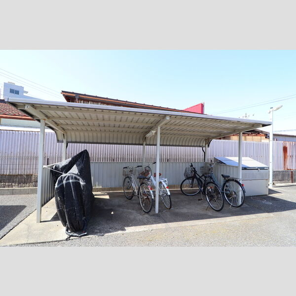 現地周辺 (駐輪場)