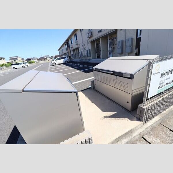 現地周辺 (ゴミストッカー)