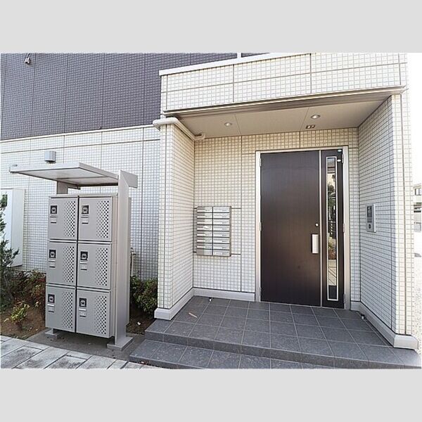 エントランス (エントランスはオートロック付です)