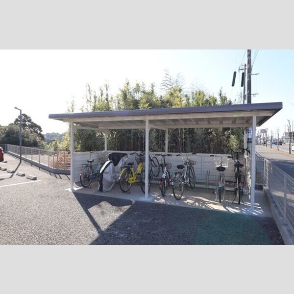 現地周辺 (駐輪場)