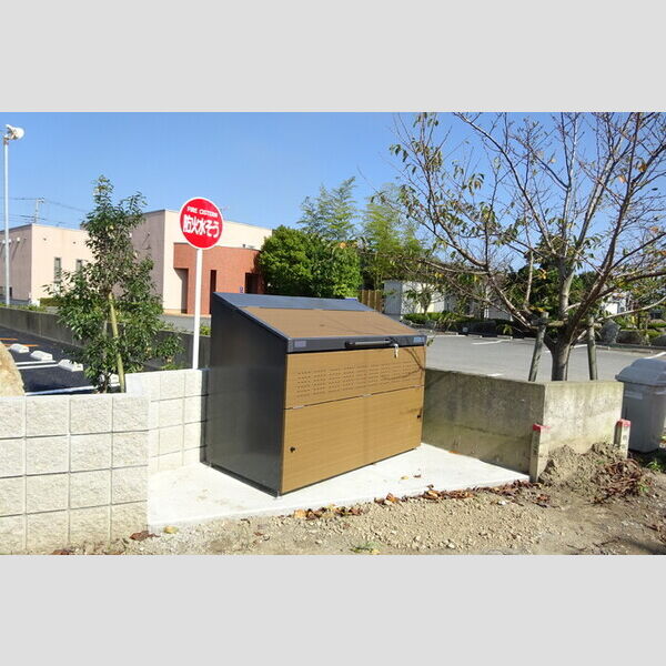 現地周辺 (ゴミストッカー)