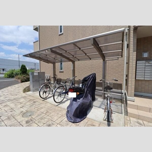 現地周辺 (駐輪場)