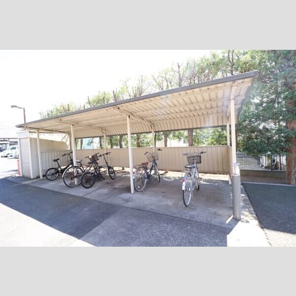 現地周辺 (駐輪場)