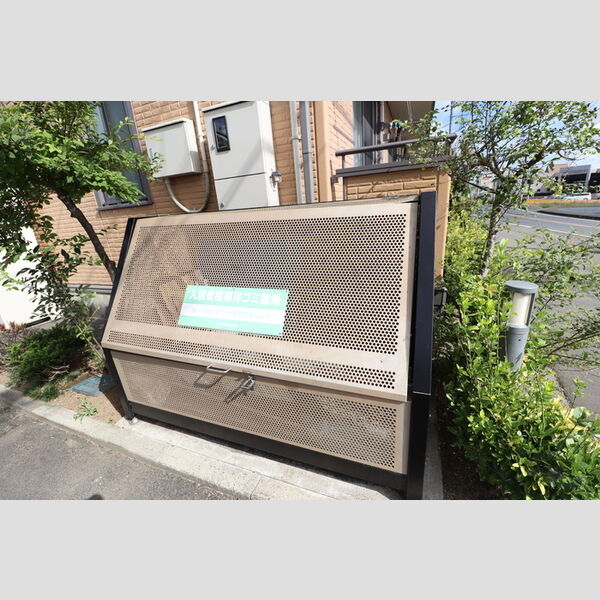 現地周辺 (ゴミストッカー)