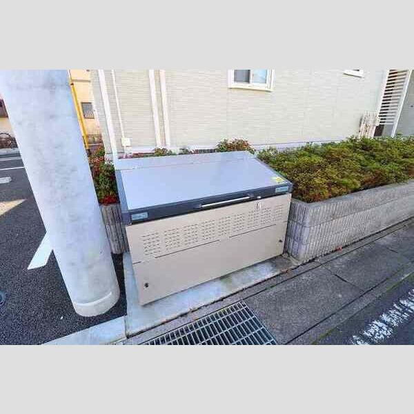 現地周辺 (ゴミストッカー)