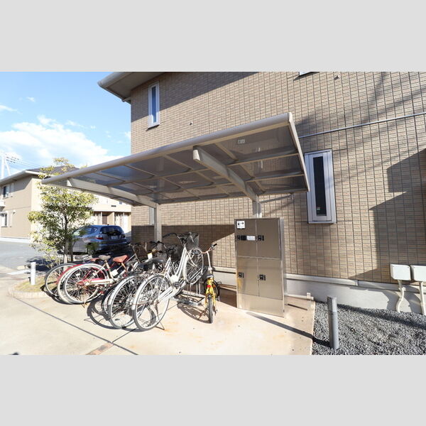 現地周辺 (駐輪場)