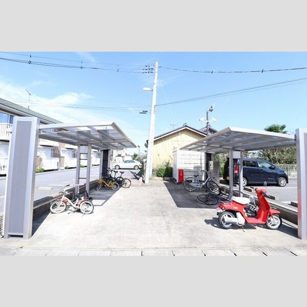 現地周辺 (駐輪場)