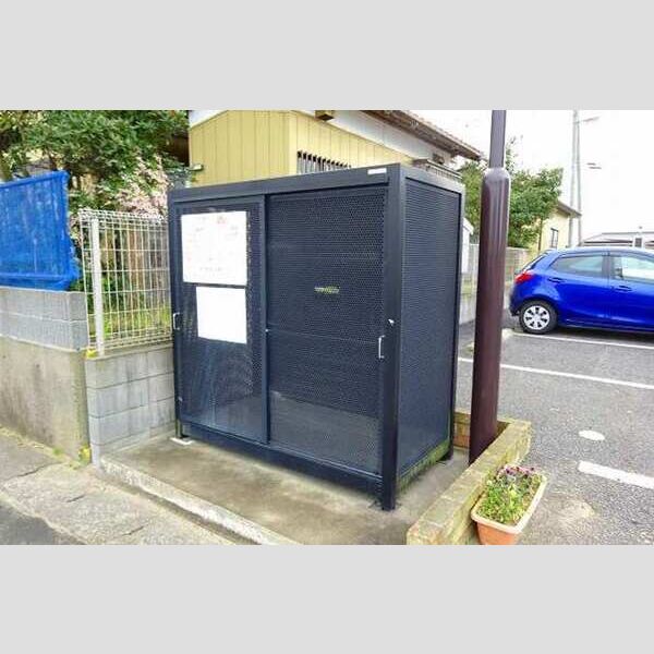 現地周辺 (ゴミストッカー)