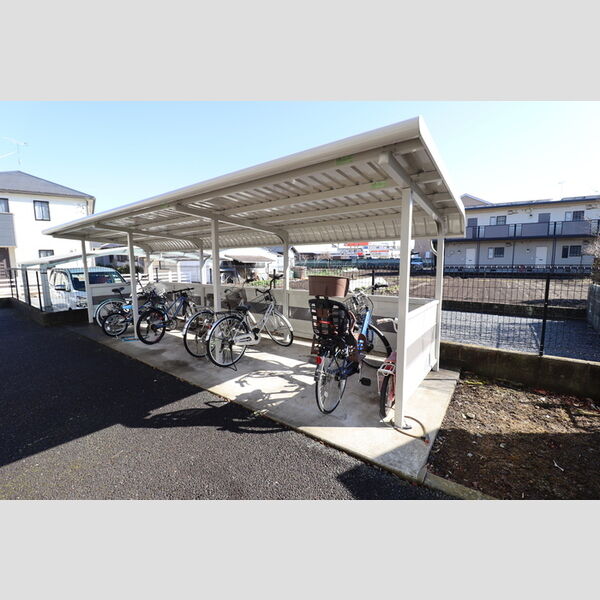 現地周辺 (駐輪場)