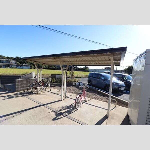 現地周辺 (駐輪場)