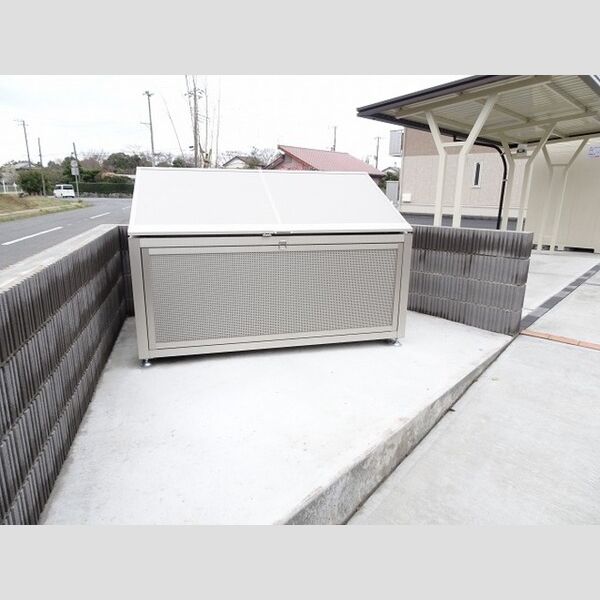 現地周辺 (ゴミストッカー)