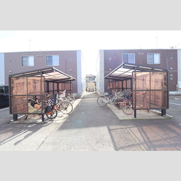 現地周辺 (駐輪場)