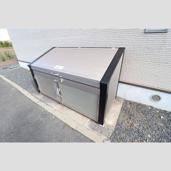 現地周辺 (ゴミストッカー)