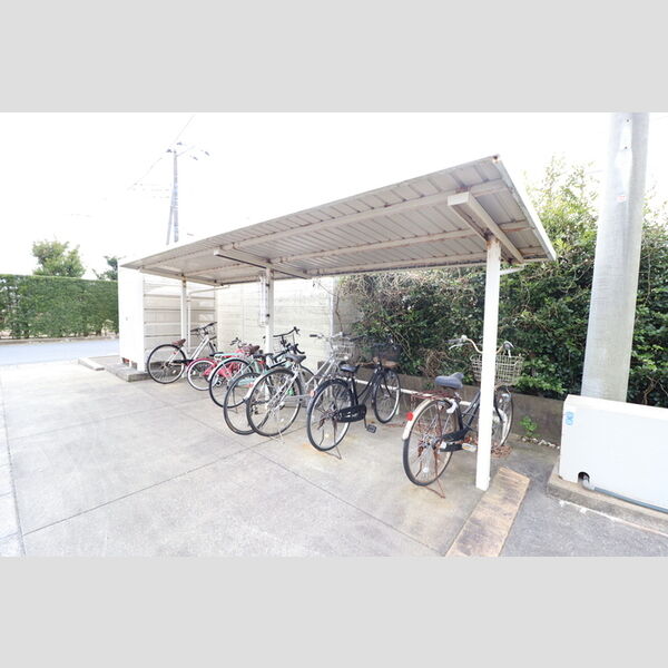 現地周辺 (駐輪場)