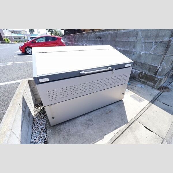 現地周辺 (ゴミストッカー)