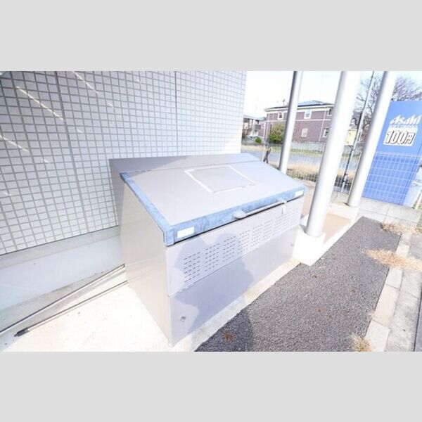 現地周辺 (ゴミストッカー)