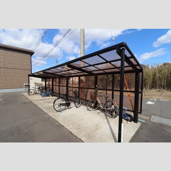 現地周辺 (駐輪場)