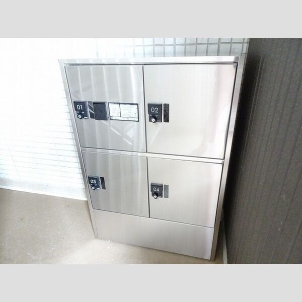 現地周辺 (宅配BOXで不在時の荷物の受け取りも楽々♪)