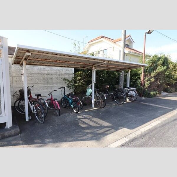 現地周辺 (駐輪場)