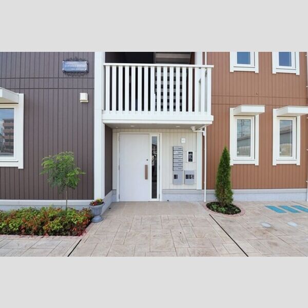 エントランス (エントランスはオートロック付です)