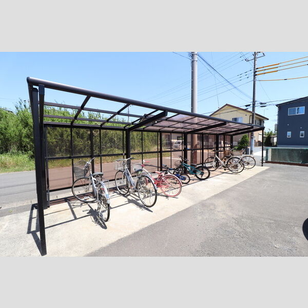 現地周辺 (駐輪場)